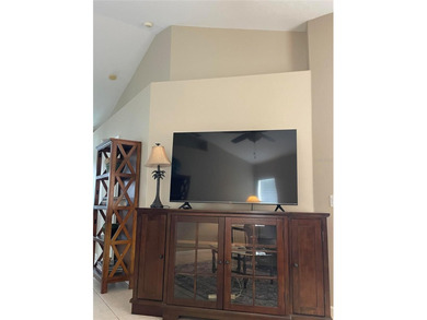 Lovely 2 bedroom and 2 bathroom home located in a private gated - photo 11