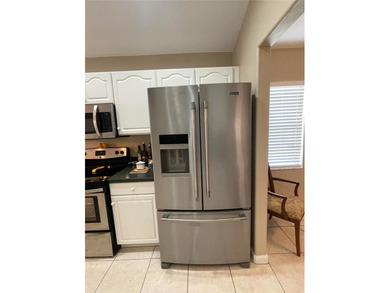 Lovely 2 bedroom and 2 bathroom home located in a private gated - photo 19