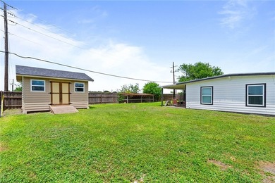 Beautifully renovated and move-in ready! Situated on a spacious - photo 22