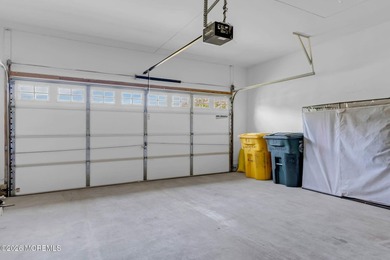 Beautifully upgraded 2-bedroom plus den home featuring an - photo 22