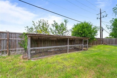 Beautifully renovated and move-in ready! Situated on a spacious - photo 23
