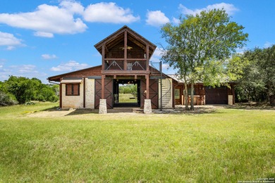 Discover this equestrian estate, nestled on 9.48 fully fenced - photo 4