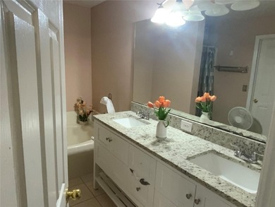 Virtually Staged. Welcome to this beautiful and spacious - photo 15