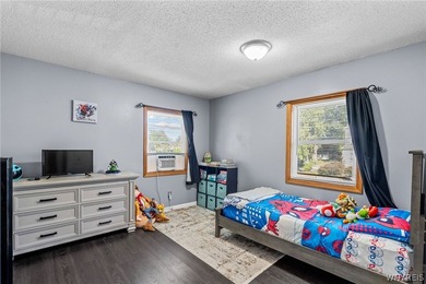 Welcome home to 114 Flohr Avenue! This beautiful 3 bedroom, 2 - photo 19