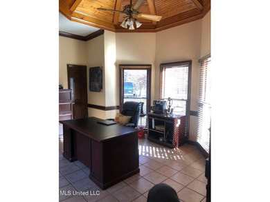 Beautiful Home nestled in the trees on 4.5 acres at the end of a - photo 19