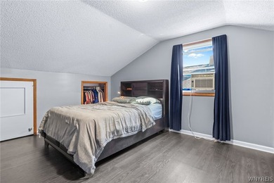 Welcome home to 114 Flohr Avenue! This beautiful 3 bedroom, 2 - photo 25