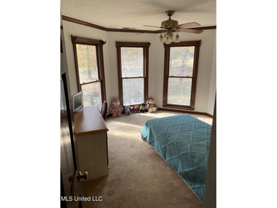 Beautiful Home nestled in the trees on 4.5 acres at the end of a - photo 36