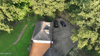 Beautiful Home nestled in the trees on 4.5 acres at the end of a - photo 50