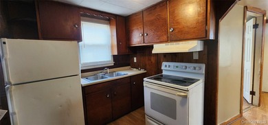 LOW TAXES!! Perfect starter home features 2 bedrooms, full bath - photo 8