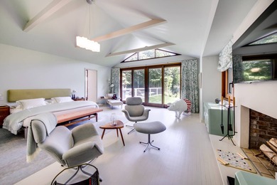 Find the essence of easy Hamptons living at 118 Georgica Close - photo 13