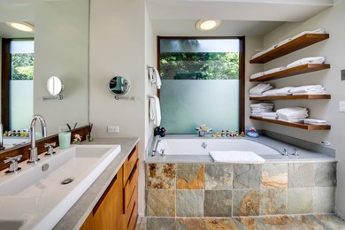 Find the essence of easy Hamptons living at 118 Georgica Close - photo 16