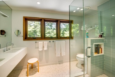 Find the essence of easy Hamptons living at 118 Georgica Close - photo 20