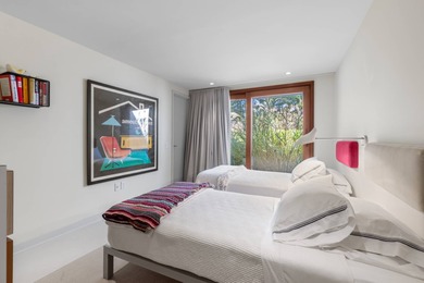 Find the essence of easy Hamptons living at 118 Georgica Close - photo 21