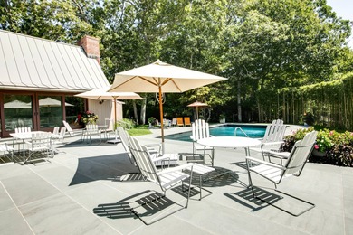 Find the essence of easy Hamptons living at 118 Georgica Close - photo 23