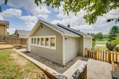 Beautifully updated home in convenient location among the tree - photo 27
