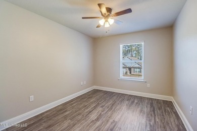 Welcome to this well-maintained four-bedroom home, centrally - photo 11