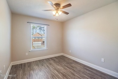 Welcome to this well-maintained four-bedroom home, centrally - photo 13
