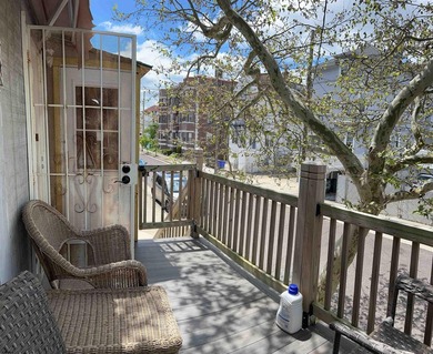 Exceptional opportunity to own a fully renovated legal triplex - photo 25