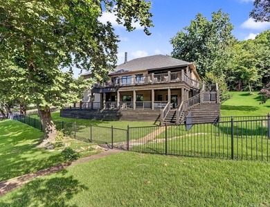 Beautifully updated lakefront home tucked away on a quiet cove - photo 42