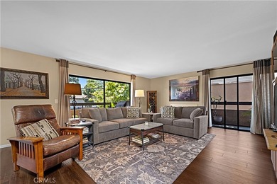 Beautifully upgraded 2 bedroom + den, 2 bath condo with approx - photo 2
