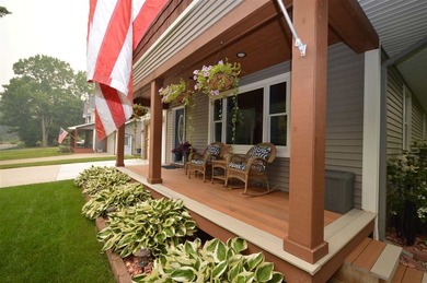 Welcome home to the tranquility of Earl Street! Set on a one - photo 2