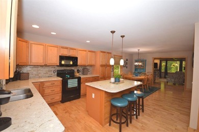 Welcome home to the tranquility of Earl Street! Set on a one - photo 7