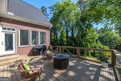 Custom-built home. Winding staircase & grand foyer. Huge master - photo 20