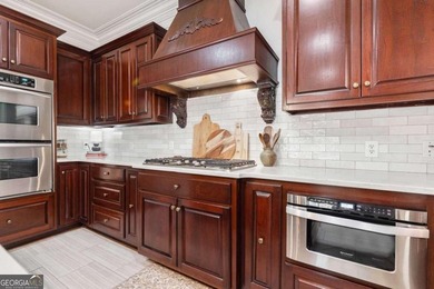 Custom-built home. Winding staircase & grand foyer. Huge master - photo 35