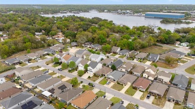 Welcome to this beautifully maintained 4-bedroom, 2.5 -bath home - photo 3