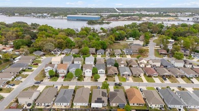 Welcome to this beautifully maintained 4-bedroom, 2.5 -bath home - photo 4