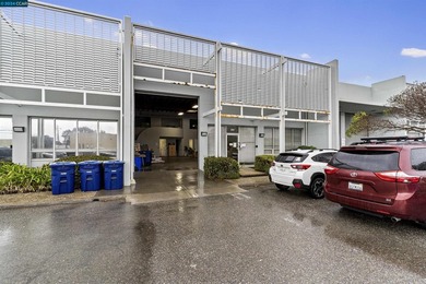 Price improvement! Prime location! This industrial warehouse - photo 1