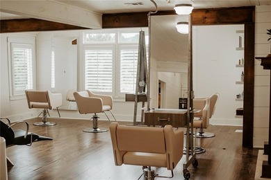 Excellent Commercial opportunity in a highly desirable,highly - photo 2