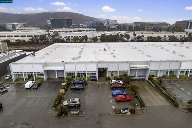 Price improvement! Prime location! This industrial warehouse - photo 3
