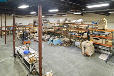 Price improvement! Prime location! This industrial warehouse - photo 5