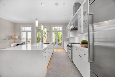 Almeria Row, a collection of luxury townhomes, has garnered - photo 17