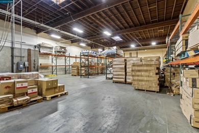 Price improvement! Prime location! This industrial warehouse - photo 8