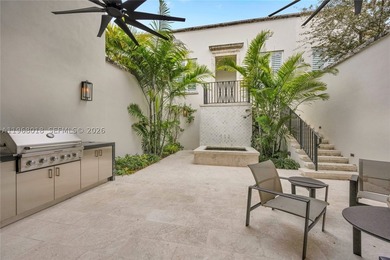 Almeria Row, a collection of luxury townhomes, has garnered - photo 21