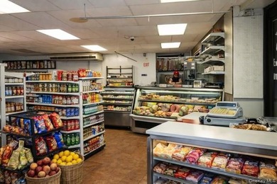 Prime mixed-use opportunity in the heart of Throggs Neck! - photo 4