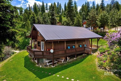 Set against the breathtaking Boise Mountains, this private view - photo 2