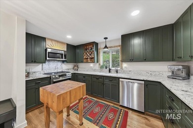 Set against the breathtaking Boise Mountains, this private view - photo 6