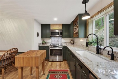 Set against the breathtaking Boise Mountains, this private view - photo 8