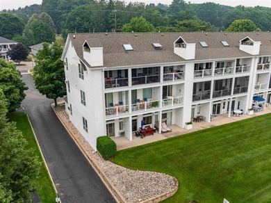 Charlevoix living in a small package! This ground-floor, 1-bed - photo 1