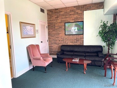 MODERN MEDICAL OFFICE CLOSE TO BAPTIST EAST ER ENTRANCE. LARGE