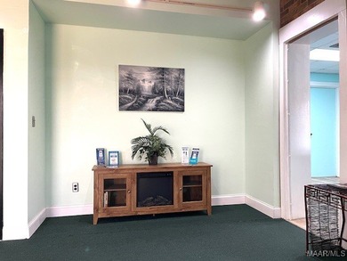 MODERN MEDICAL OFFICE CLOSE TO BAPTIST EAST ER ENTRANCE. LARGE