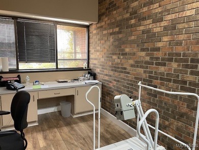 MODERN MEDICAL OFFICE CLOSE TO BAPTIST EAST ER ENTRANCE. LARGE