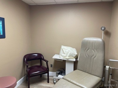 MODERN MEDICAL OFFICE CLOSE TO BAPTIST EAST ER ENTRANCE. LARGE