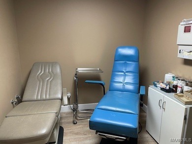 MODERN MEDICAL OFFICE CLOSE TO BAPTIST EAST ER ENTRANCE. LARGE