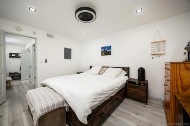 Completely updated Point Loma townhouse is situated in an ideal - photo 14