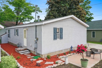 Lake Home Sale Pending in Houghton Lake Heights, Michigan