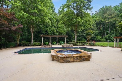 Nestled behind a sweeping lawn on a private, tree-lined lot - photo 4
